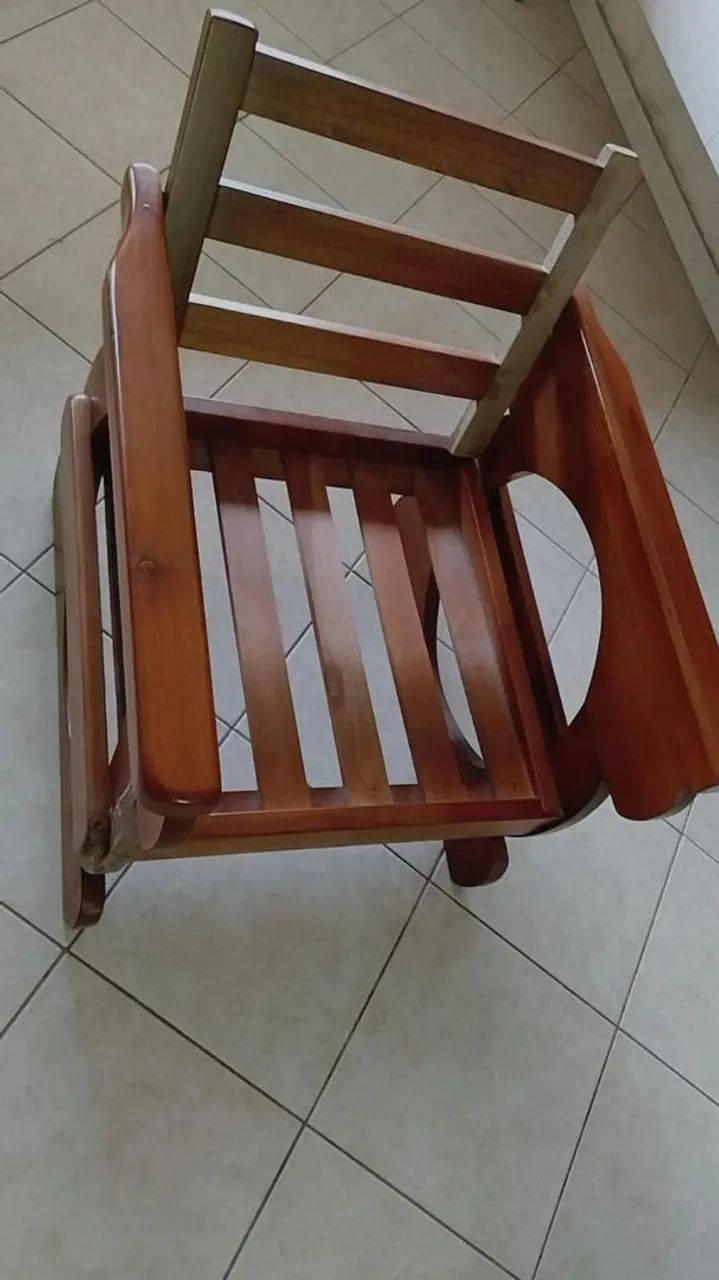 Vendo poltronas de madeira maciça 