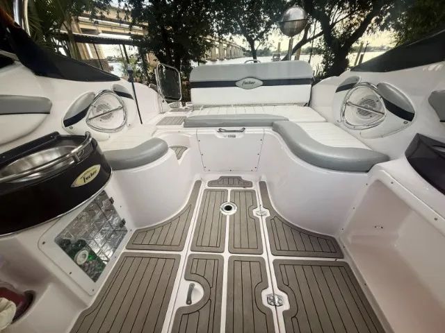 Lancha Focker 215i - Ano 2010 - Mercruiser 220Hp - Foto 10