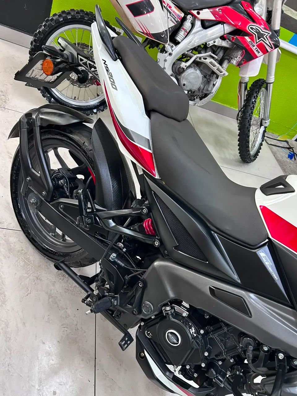 BAJAJ DOMINAR 200 - Foto 2