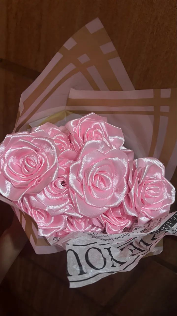 Buquê de cetim rosa, com 10 rosas  - Foto 4