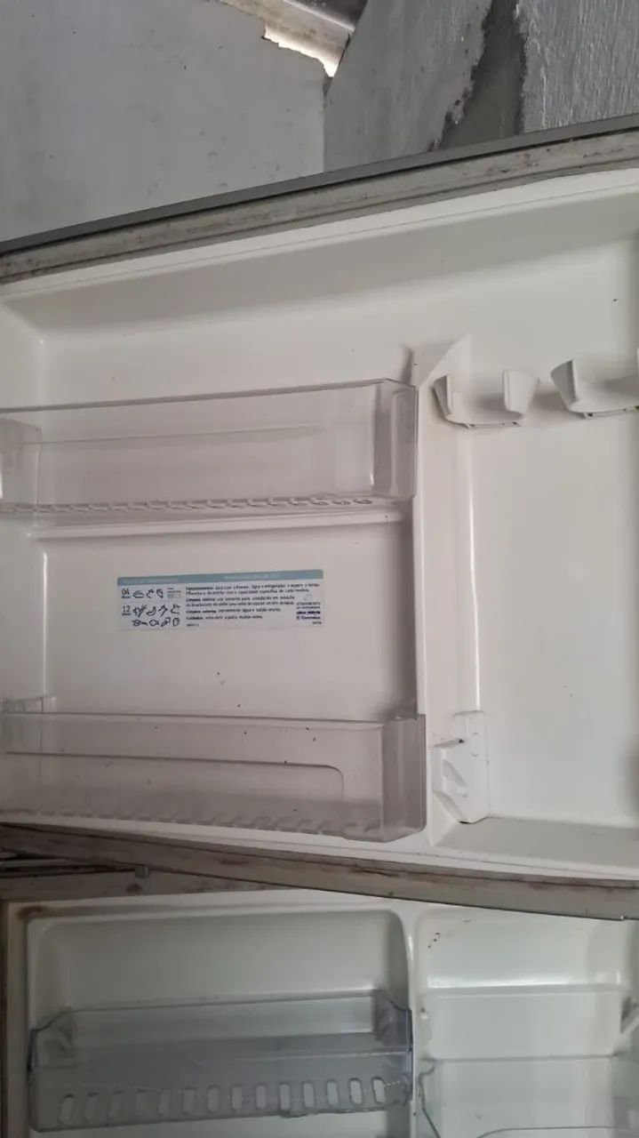 Geladeira Electrolux não está funcionando so está faltando a placa 