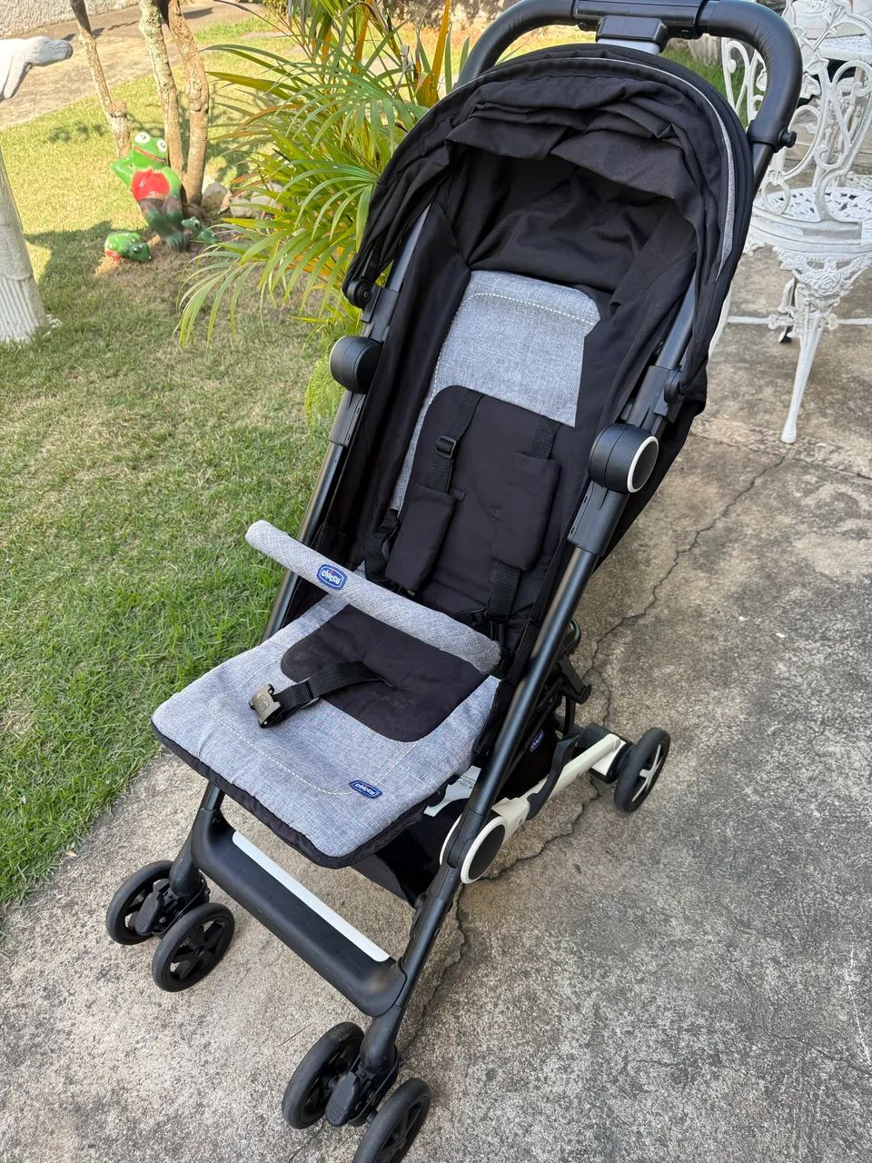 Carrinho de bebê Chico bem conservado 