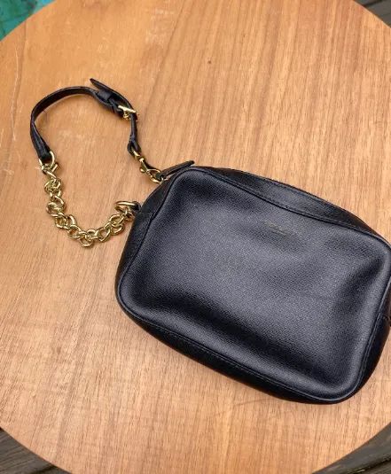 Bolsa Coach Original Preta com Ferragens Douradas