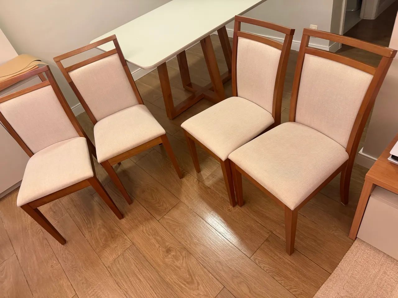 Mesa com 4 cadeiras 64962186057347124