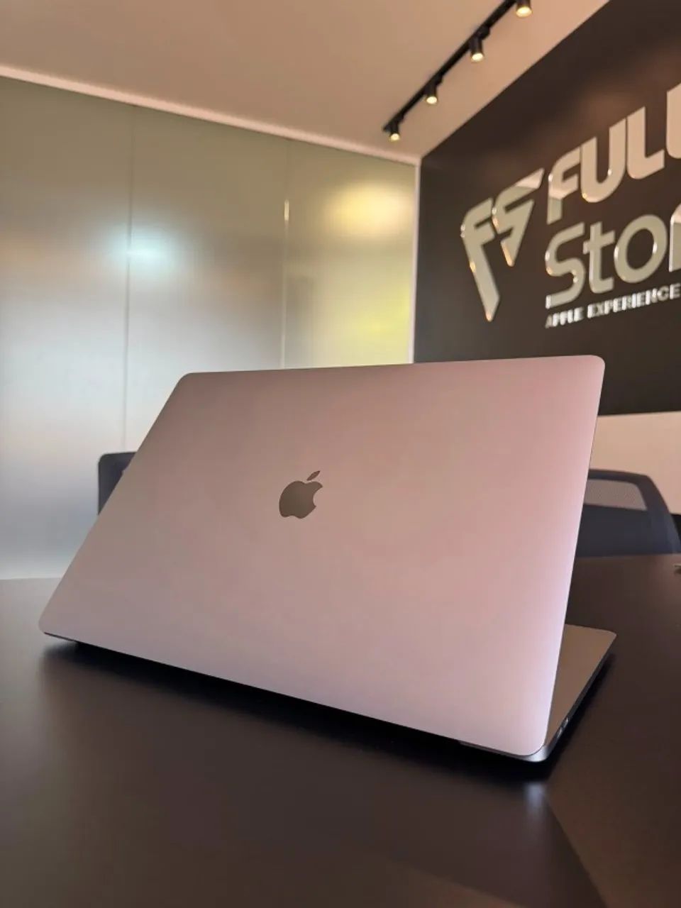 Macbook Pro 2019 i7 16GB RAM 512GB SSD 16'' Space Gray - Foto 2
