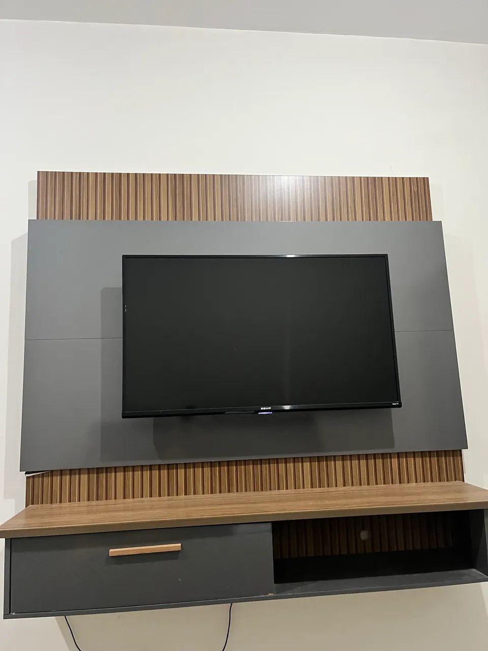 Painel suspenso para tv com led - Foto 3