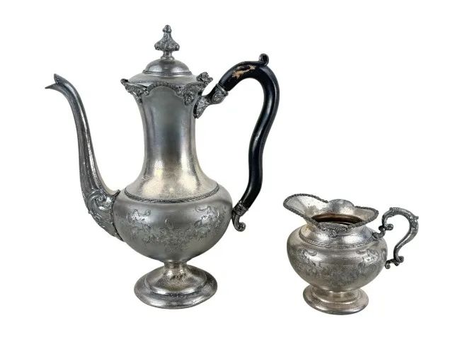 Antigo bule com alça madeira e leiteira em estanho pewter Peça marcada e numerada
