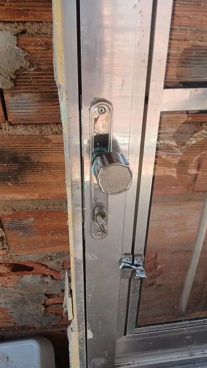 Vendo porta completa de alumínio.  - Foto 4