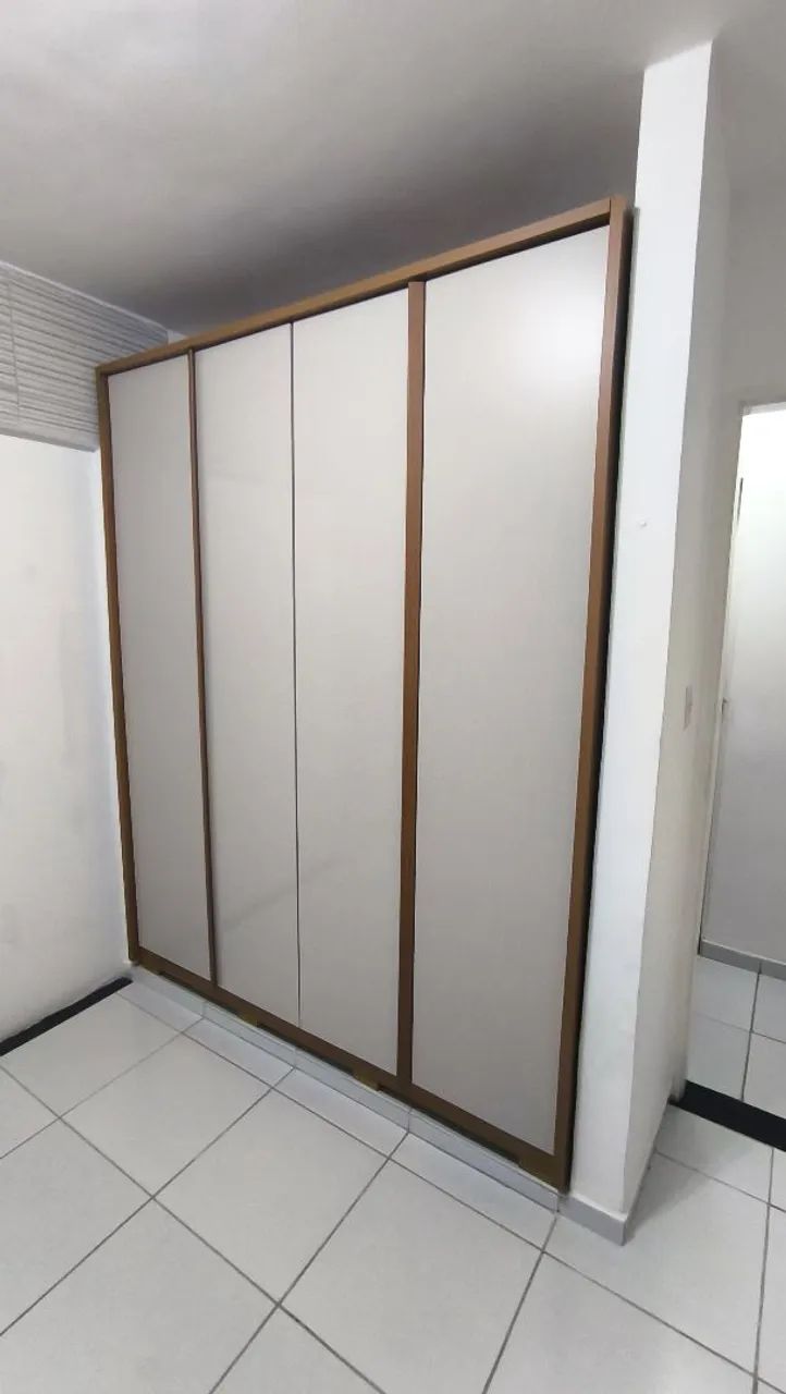 Guarda-Roupas 4 portas 