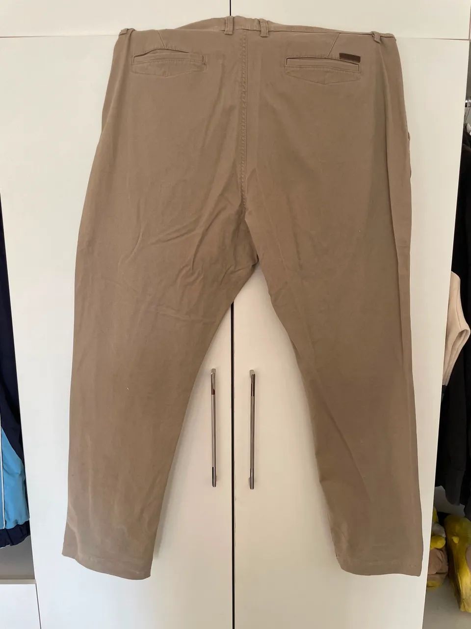 Calça Slim em Sarja