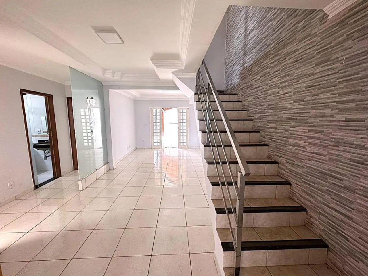Vende-se Sobrado no Setor Vila Alvorada, 5 quartos, 2 suítes - Foto 4