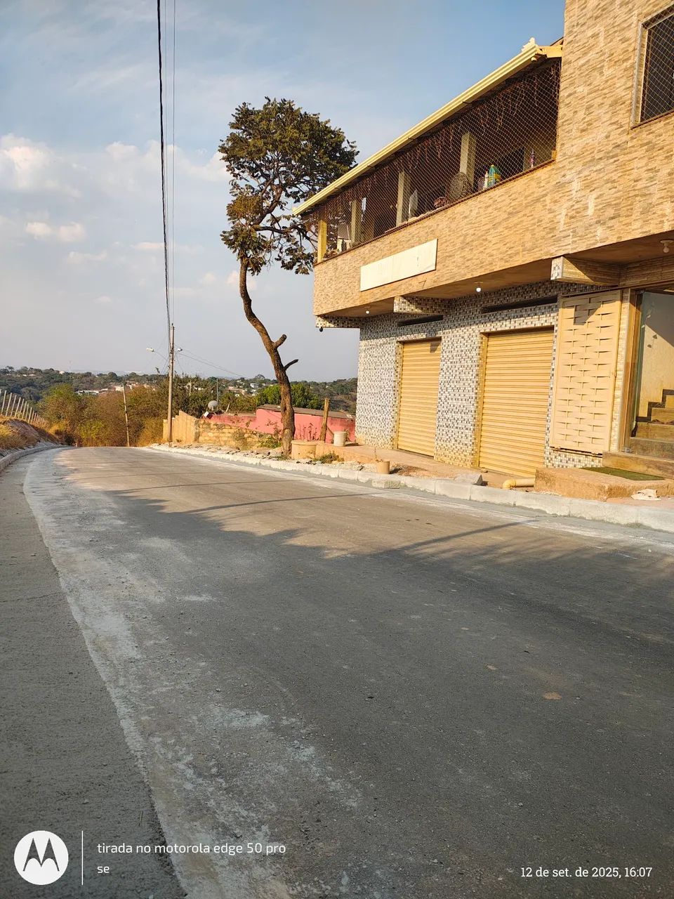 Vendo uma casa e duas lojas - Foto 4