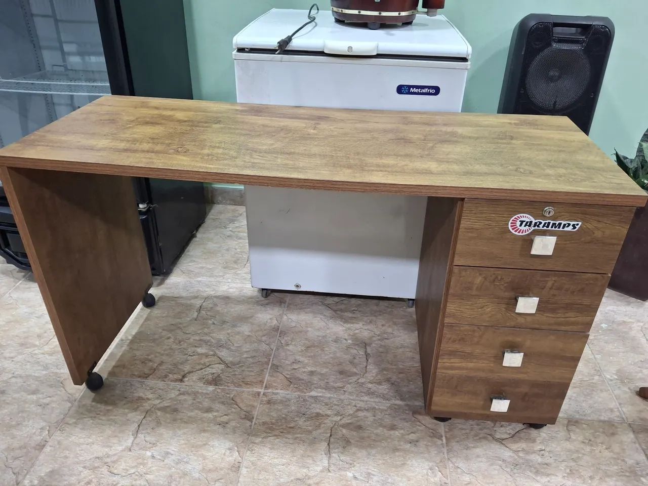 Escrivaninha com cadeira  - Foto 2