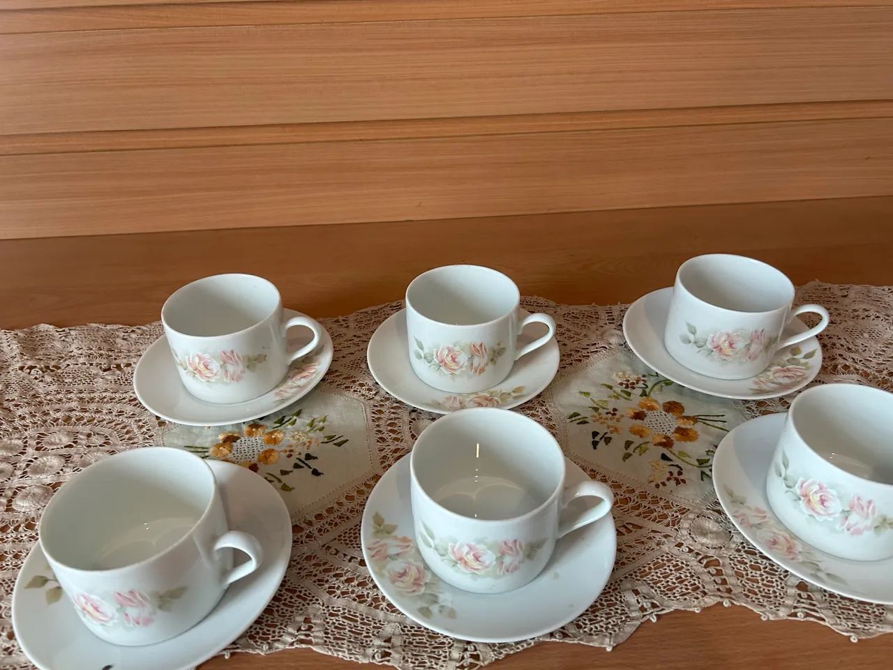Jogo de xícaras de chá com pires, porcelana Schmidt 