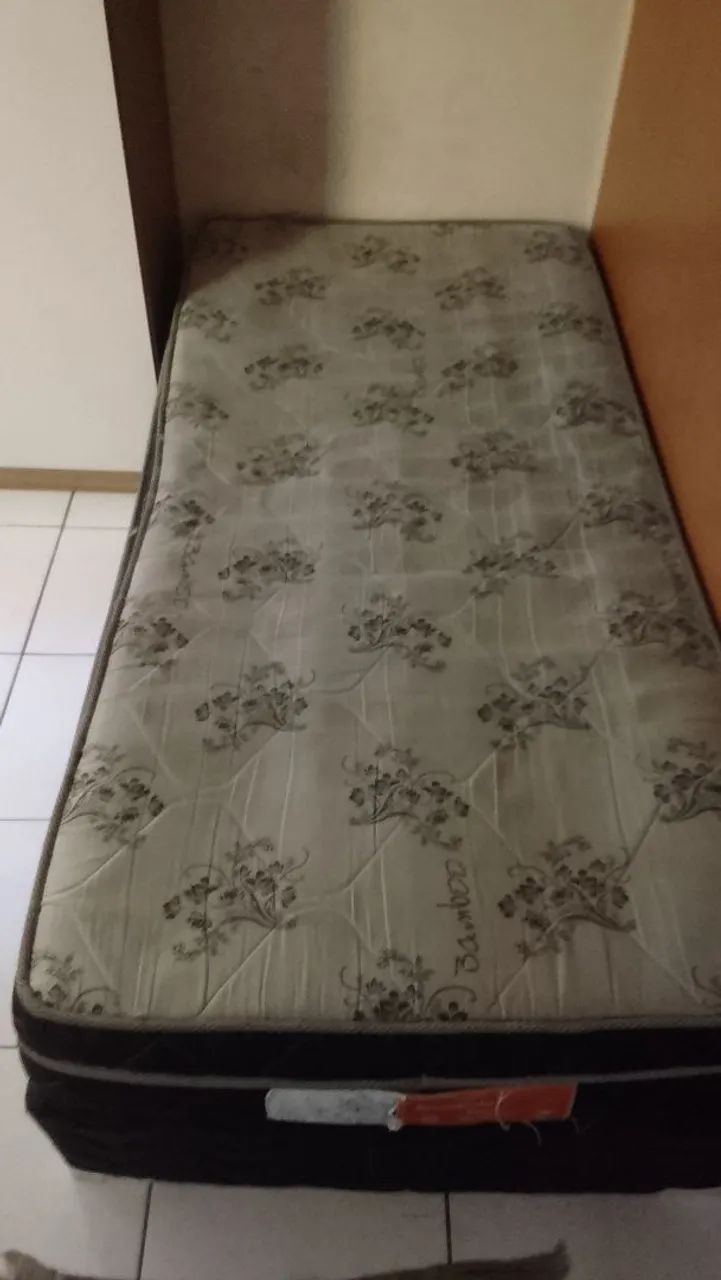 Cama solteiro com base 