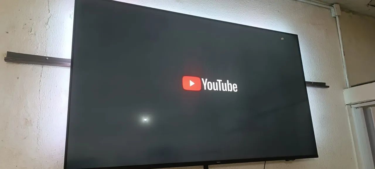 Vende-se Tv philips 65' smart,moderna com várias funções...funcionando perfeitamente. - Foto 3