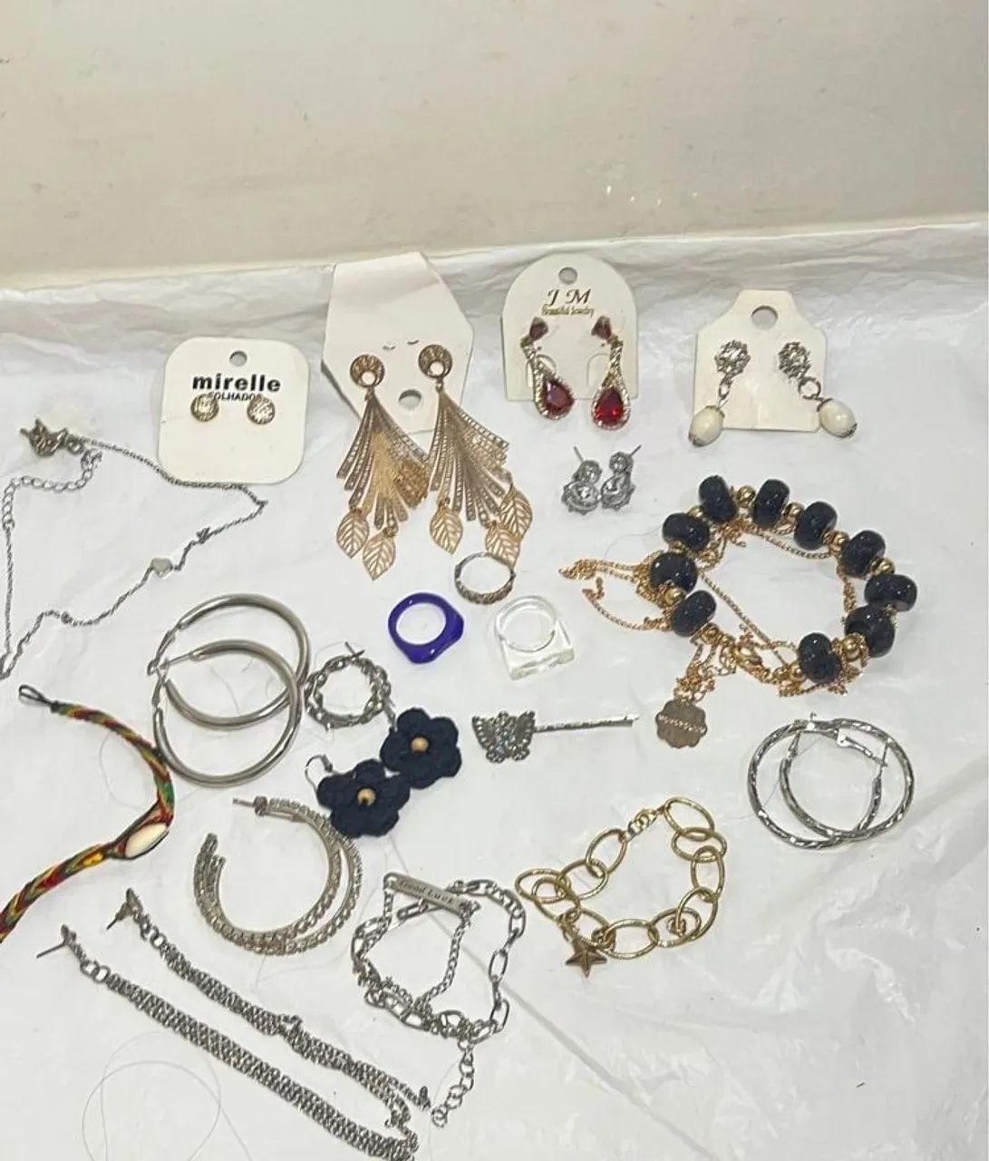 pote com joias e bijuterias variadas  - Foto 4