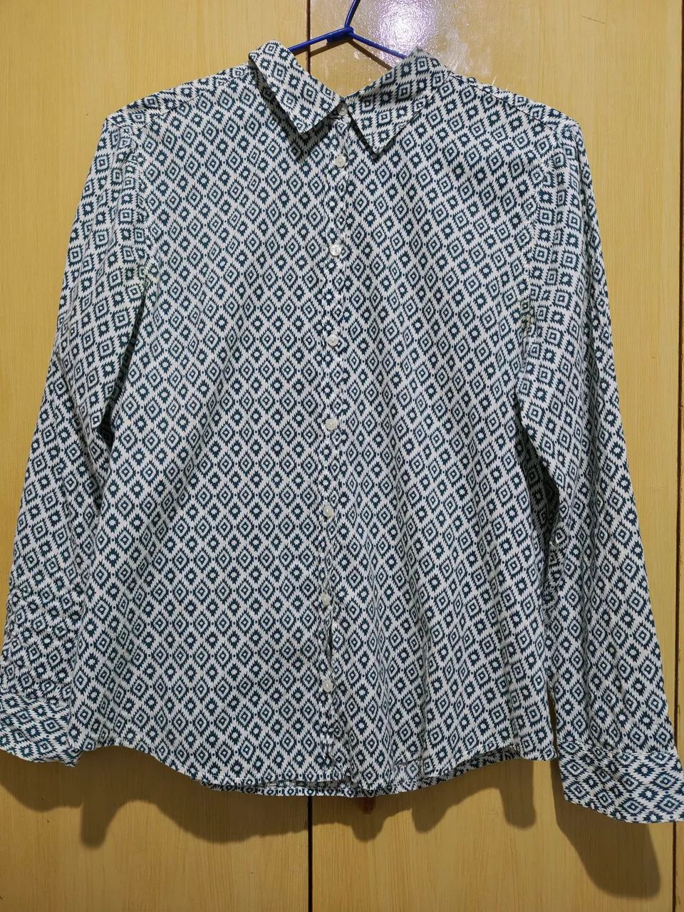 Camisa Benetton grafismos - Foto 2