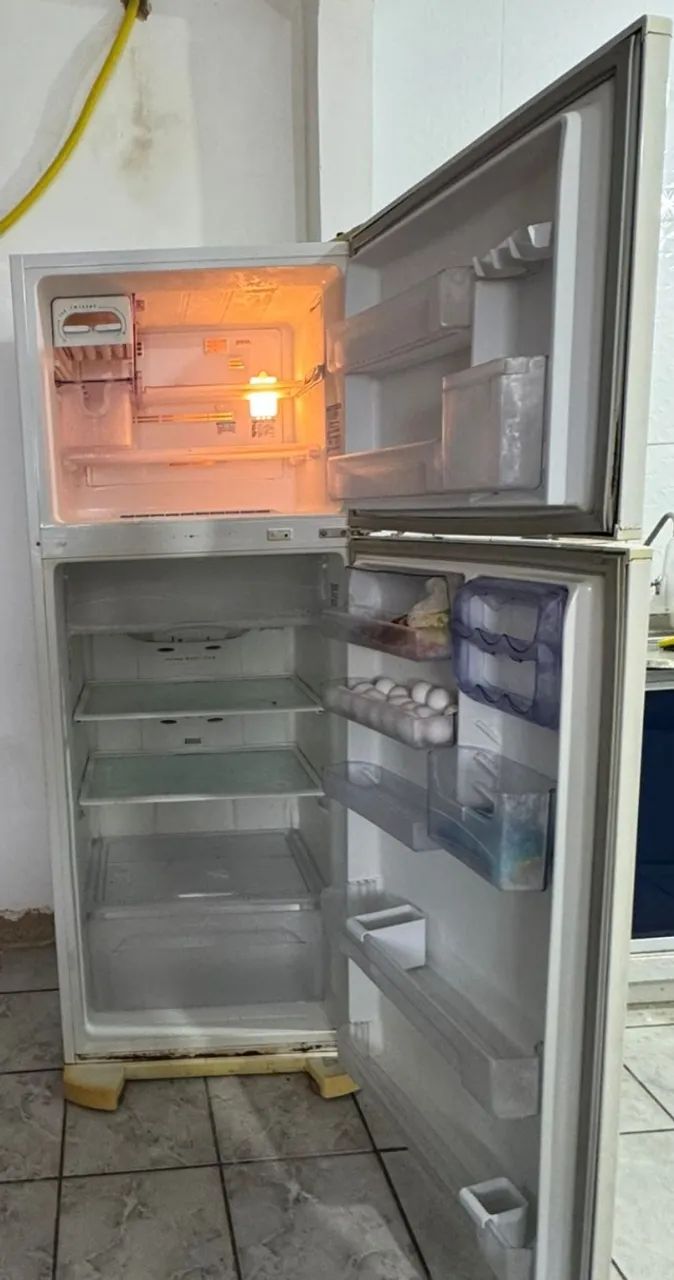 Geladeira Electrolux DF46 402 litros perfeito funcionamento - Foto 2