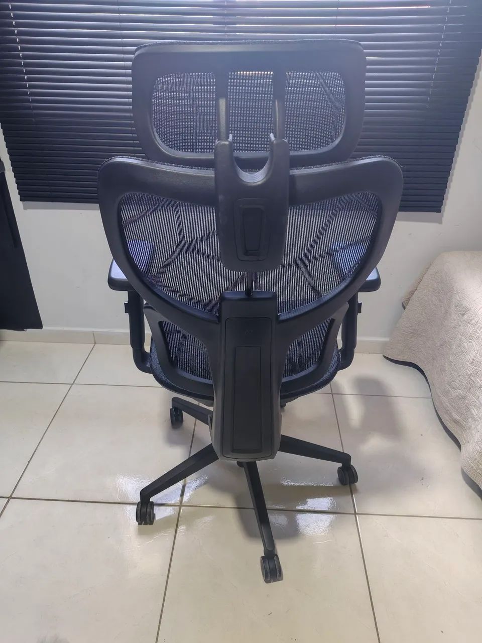 OPORTUNIDADE - Cadeira Ergonômica Elements Siggy  - Foto 5