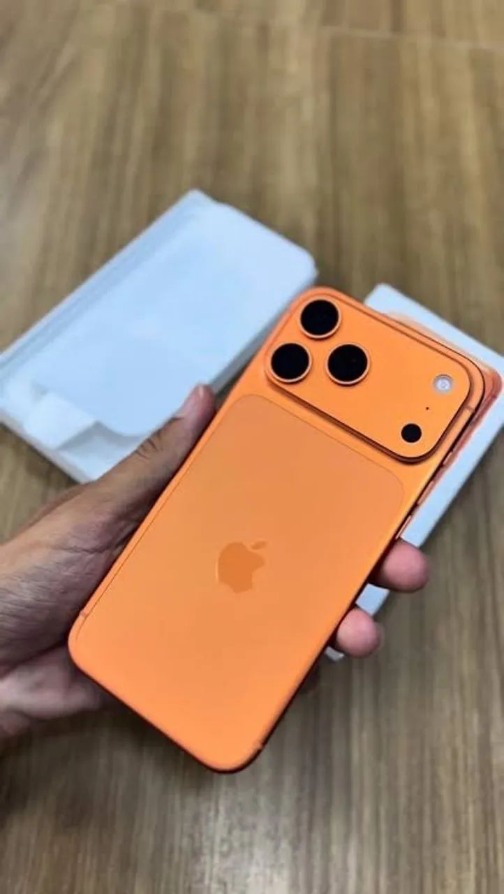 iPhone 17 pro laranja seminovo com um ano de garantia - Celulares