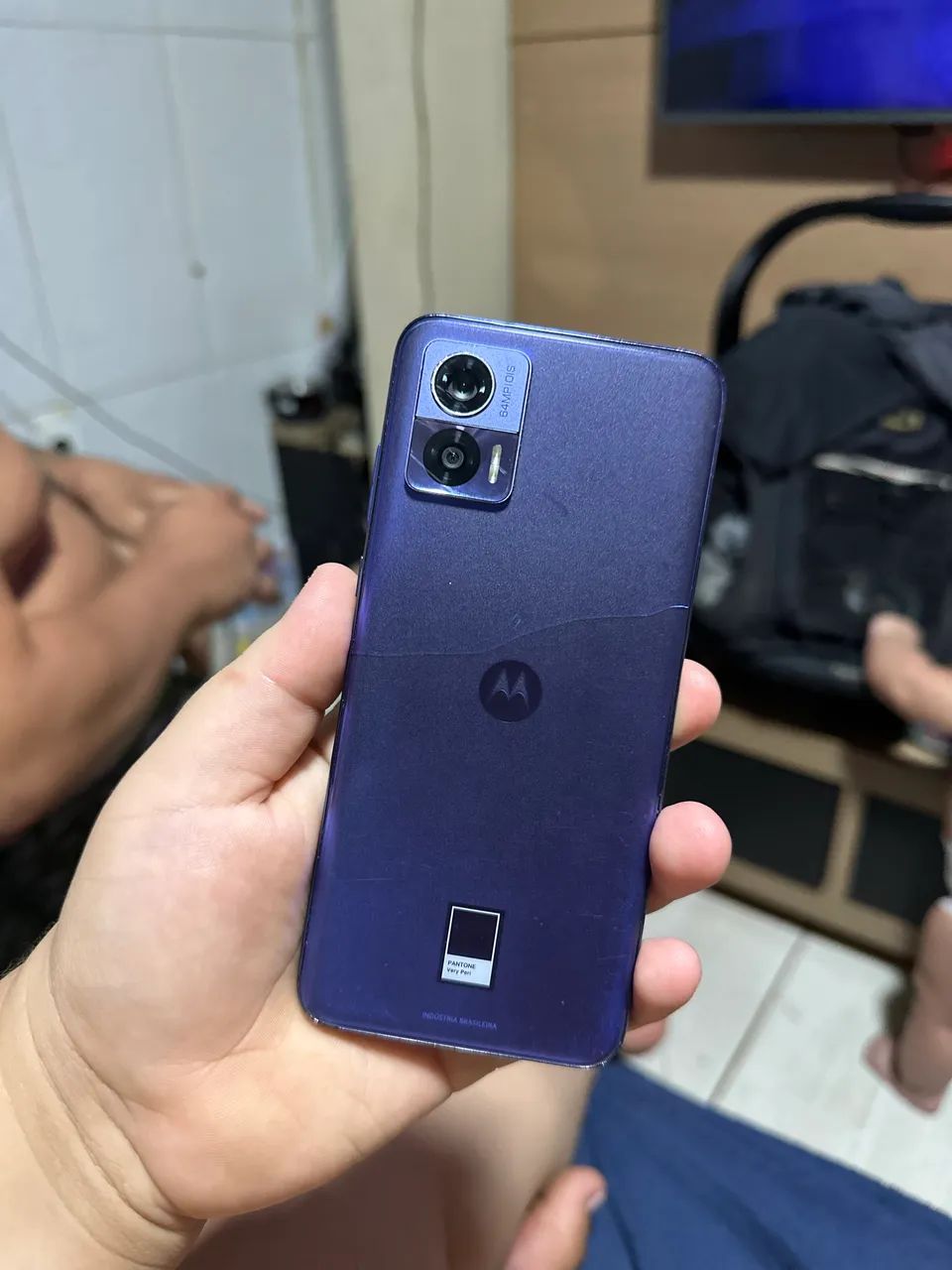 Motorola Edge 30 Neo na cor Very Peri
