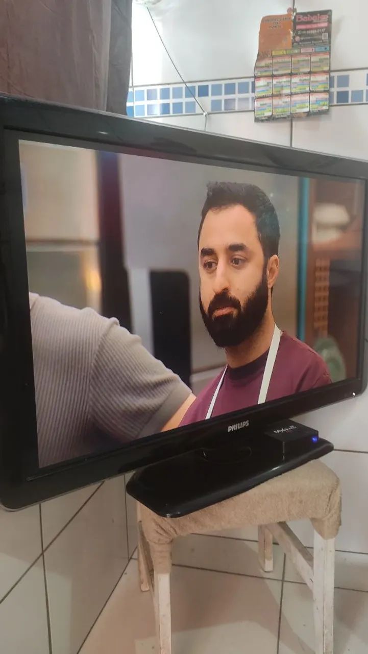 Tv Philips 42 polegadas não é esmrte mas tem entrada pra HDMI funcionando perfeitamente  - Foto 2