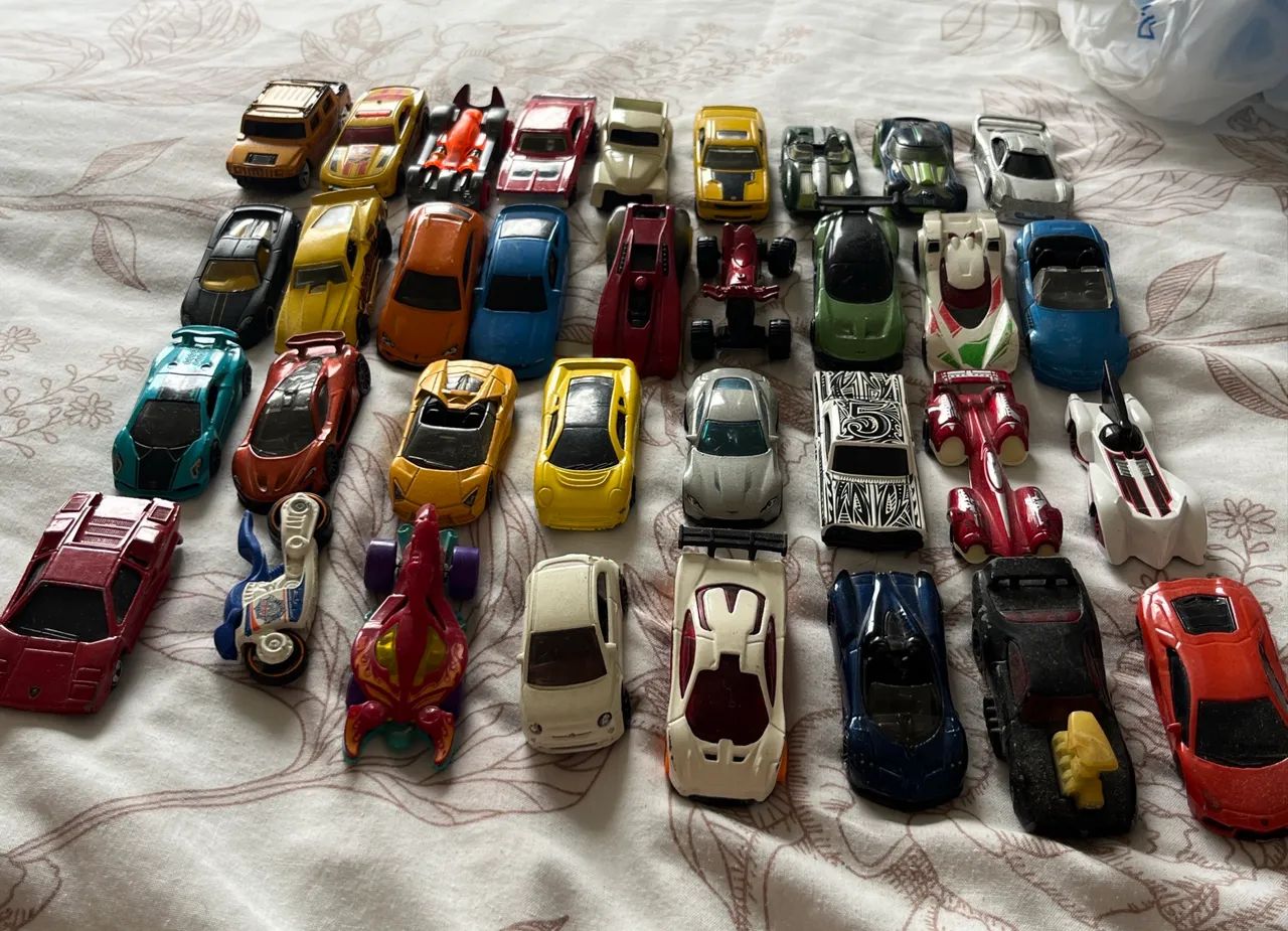 COLEÇÃO HOTWHEELS + PISTA