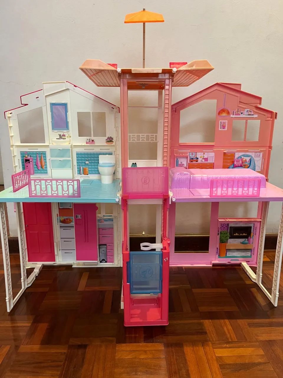 Casa da Barbie 3 andares com elevador