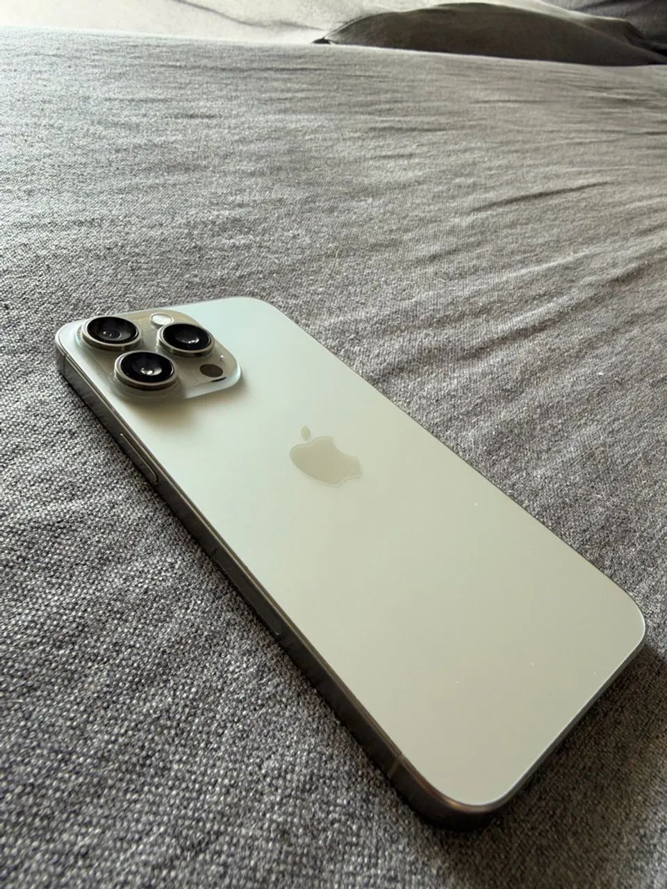 iPhone 15 Pro Max (estado de novo) - Foto 2