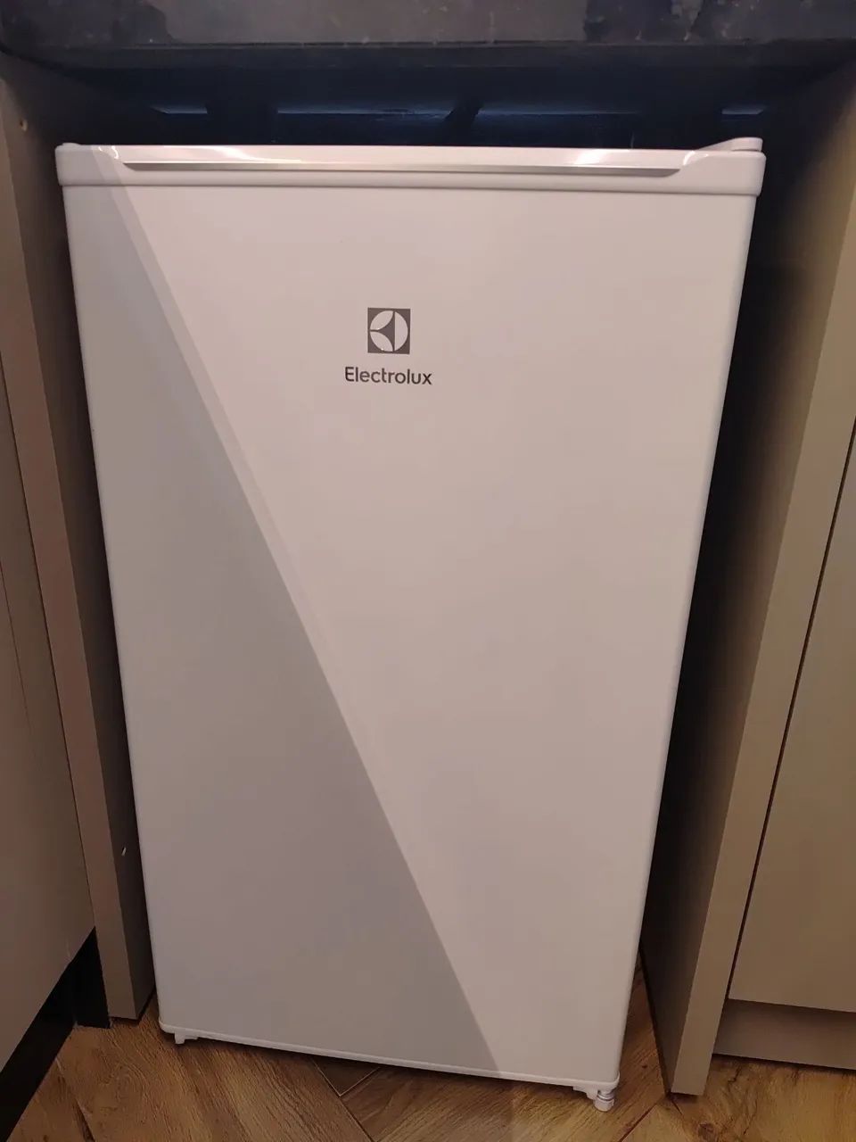 Frigobar Electrolux 90L 220v