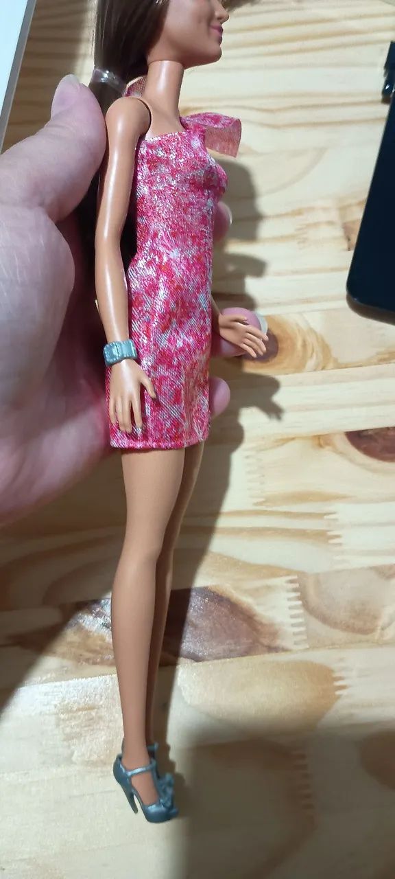 Boneca Barbie básica Glitter  - Foto 4