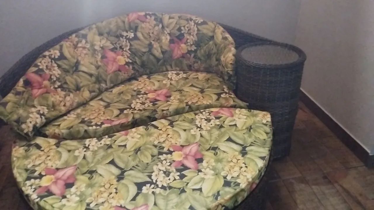 Vendo este sofá em perfeito estado preço de desapego.