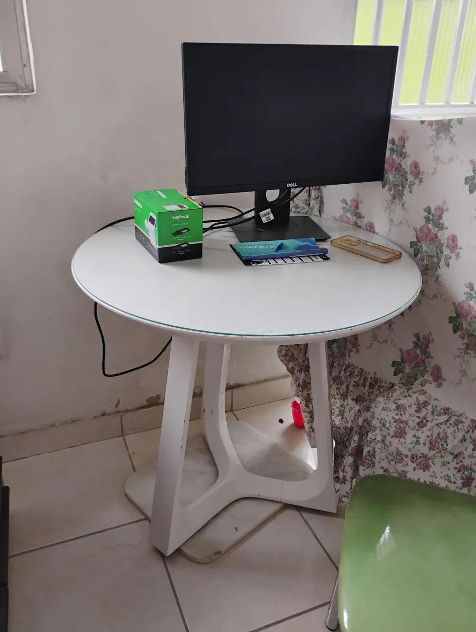 Mesa com tampo de vidro - Foto 2