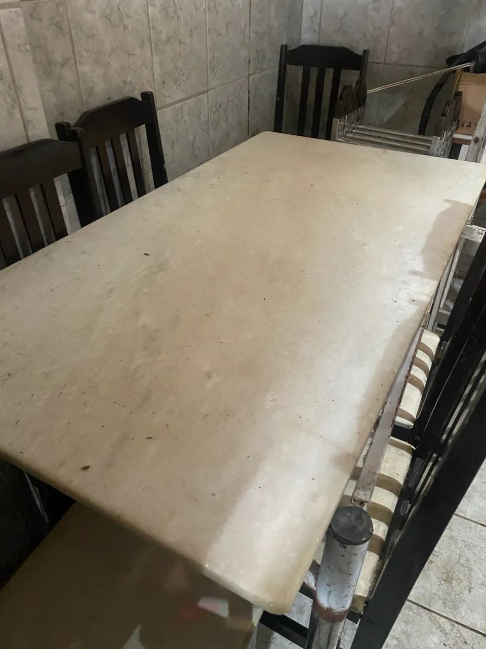 Conjunto de mesa com cadeiras 