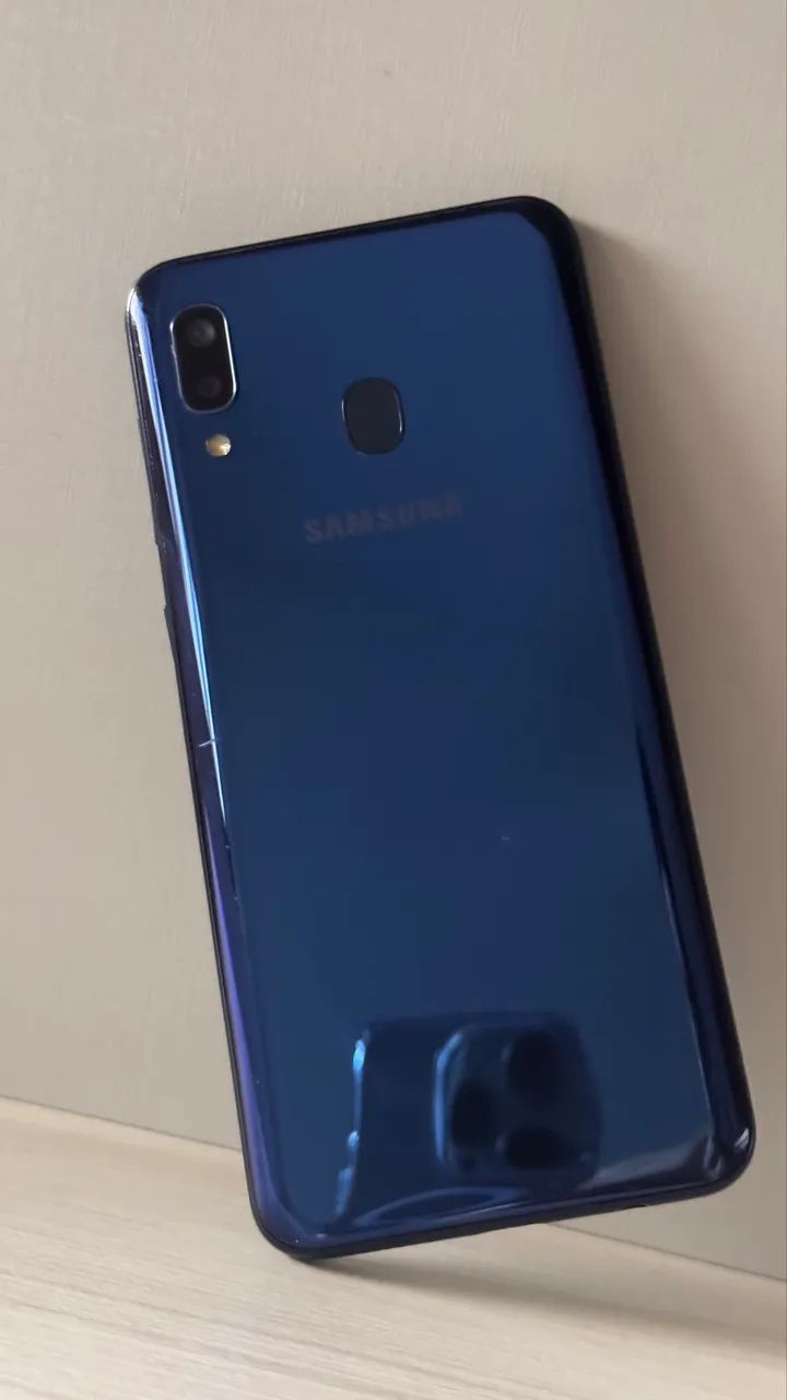 Galaxy A20 - muito novo 