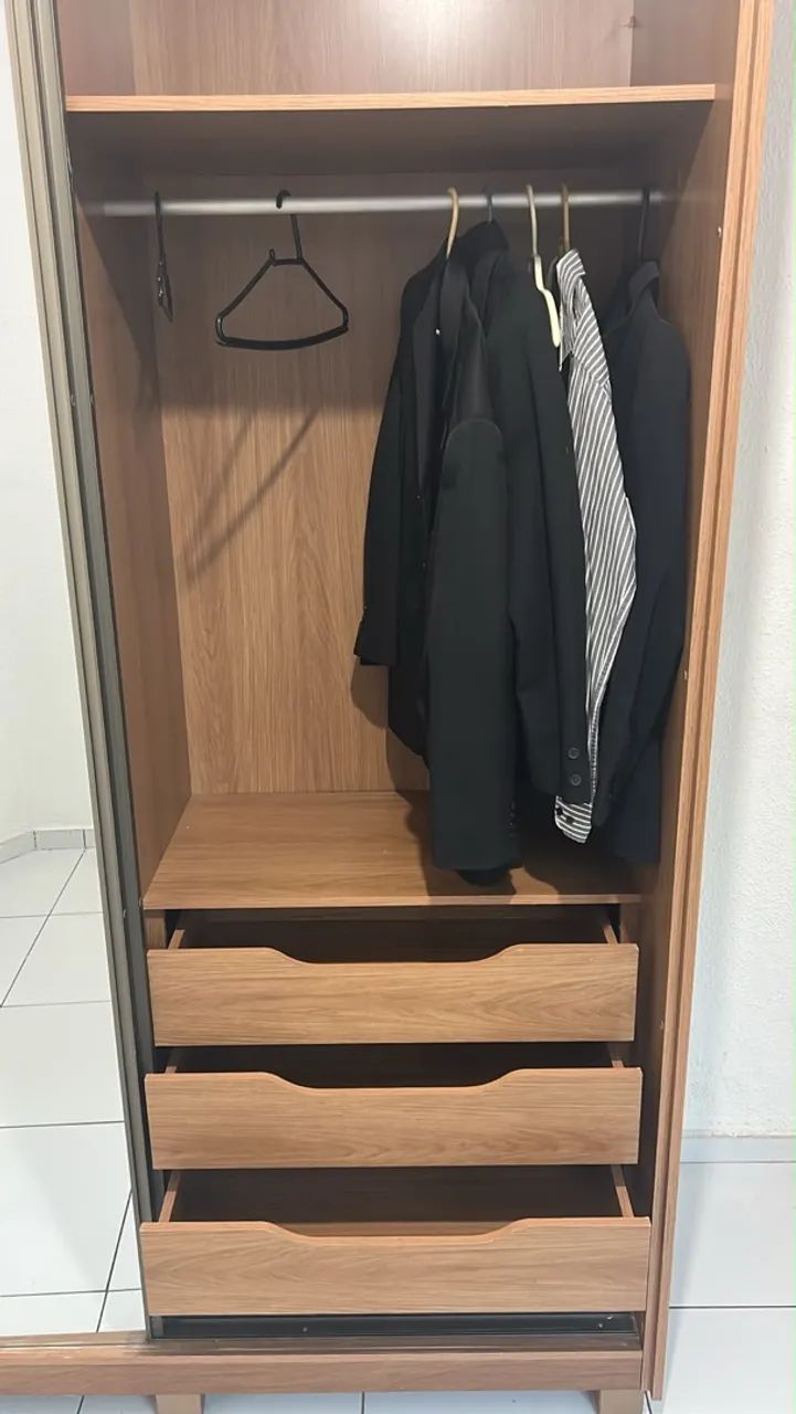 Guarda roupa com portas de correr e espelho - Foto 3