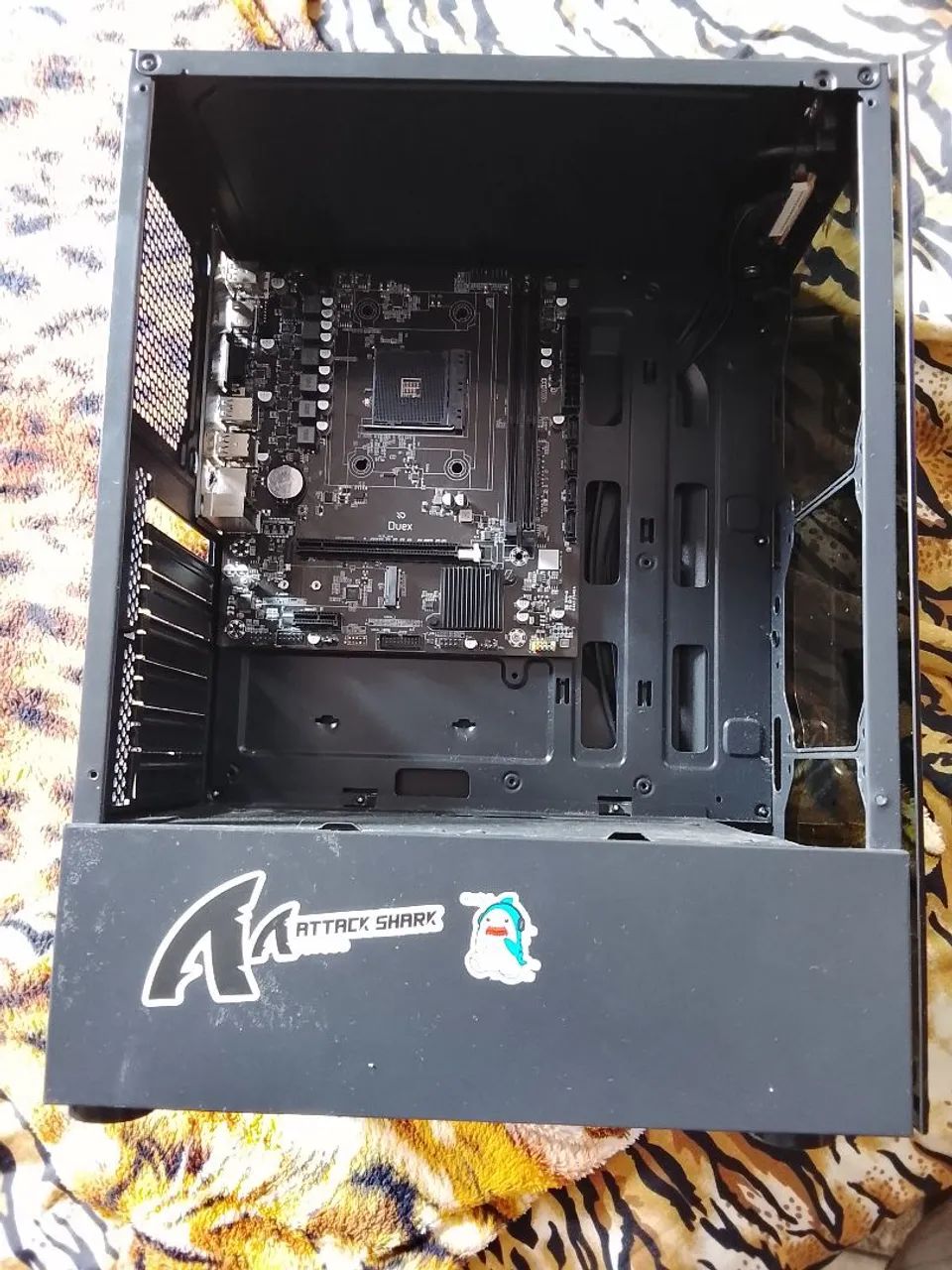 Placa mãe e gabinete 