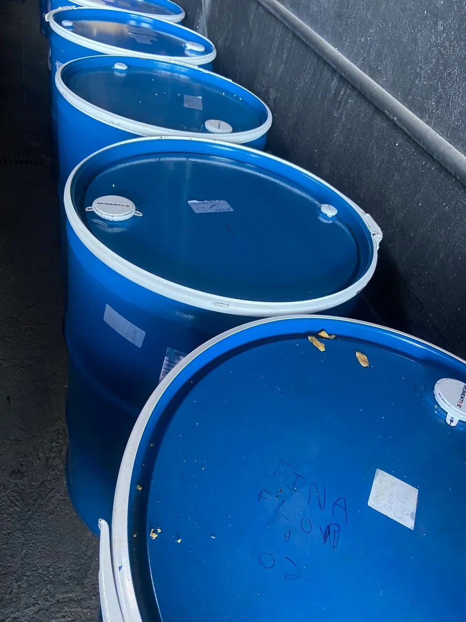 Vendo tambor de metal 200l 