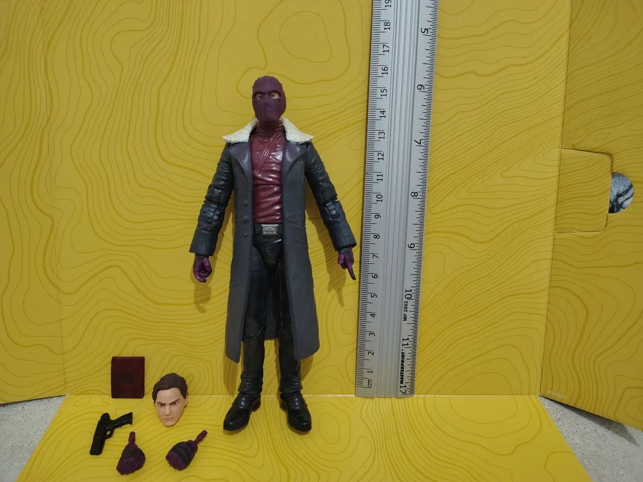 Boneco barão zemo Marvel legends 