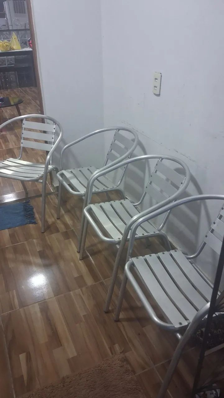 Cadeiras de alumínio novas sem marcas de uso - Foto 4