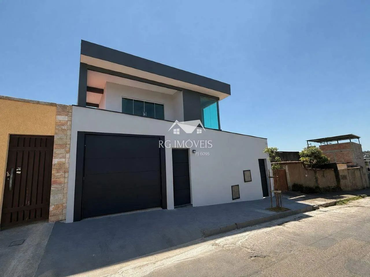 Casa duplex 08 quartos no bairro brasil industrial