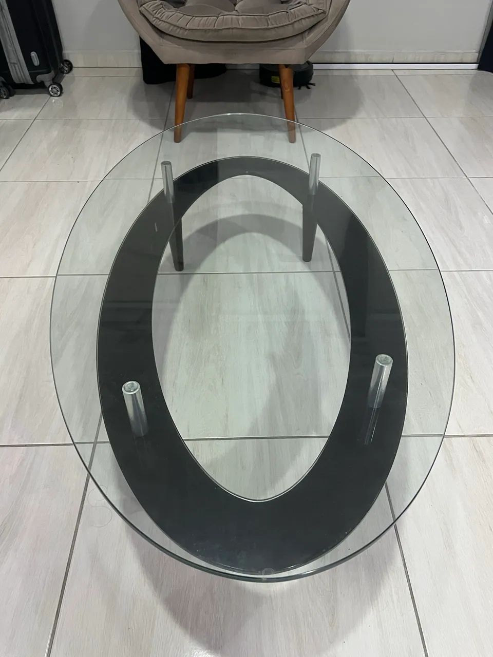 Mesa de Centro Oval de Vidro - Preta