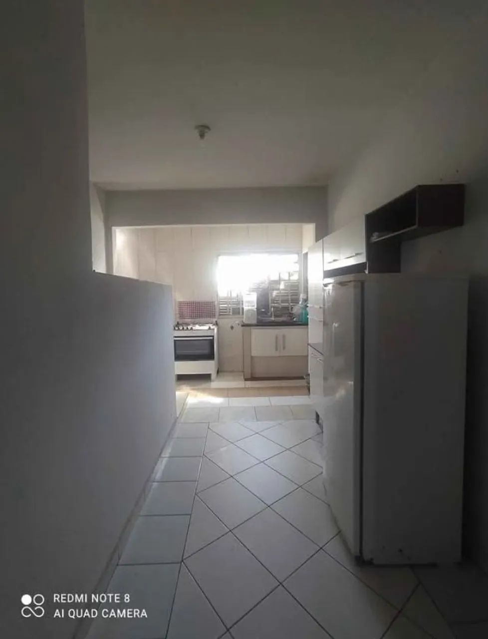 Oportunidade! Casa com dois quartos e garagem. - Foto 2