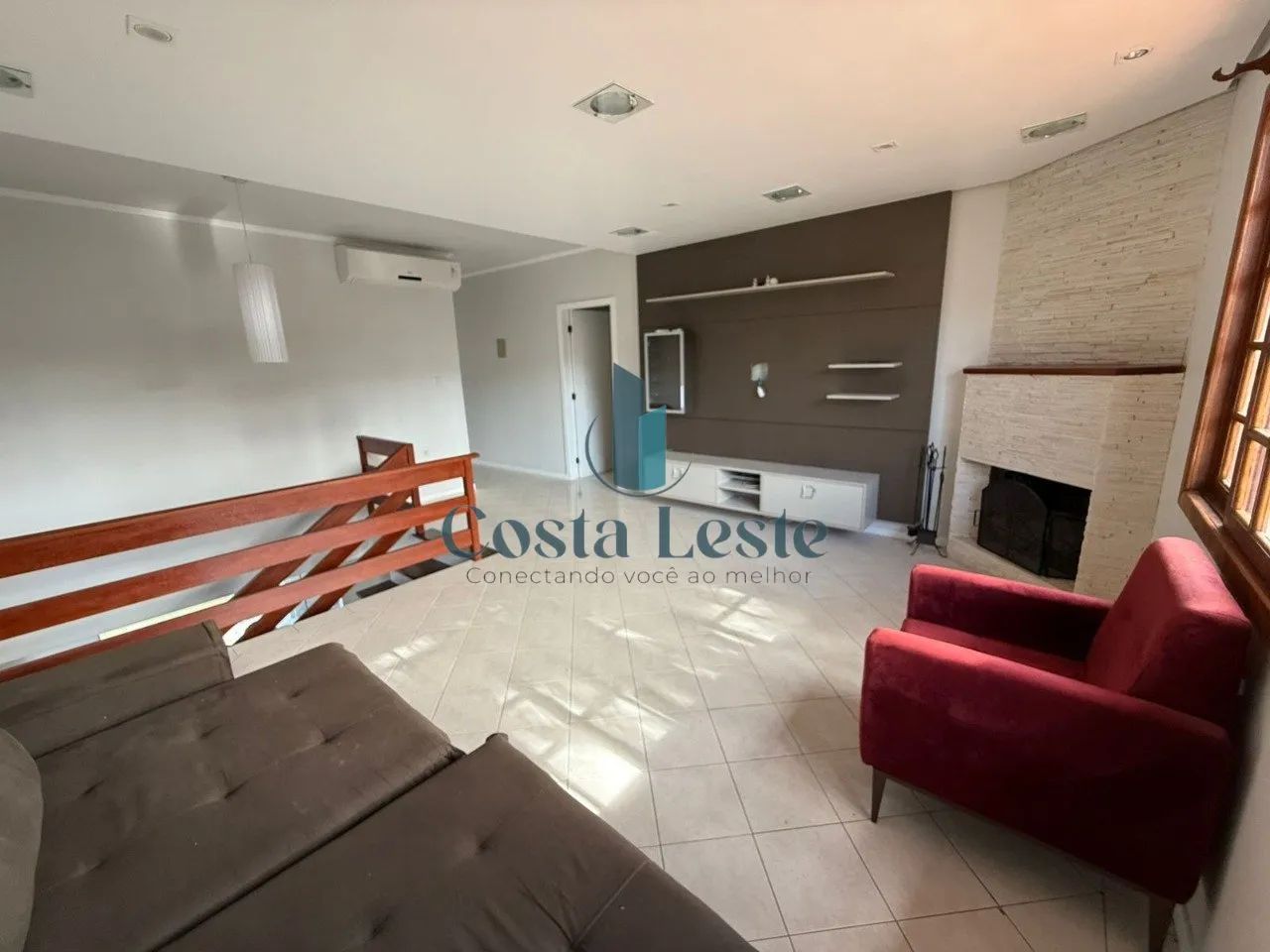 Excelente casa com 4 dormitórios no Córrego Grande - Foto 4