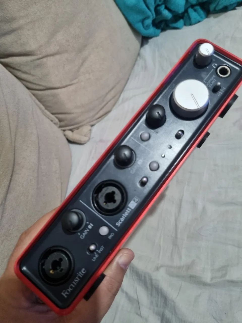 Placa de audio Focusrite Scarlett bem conservada  - Foto 4