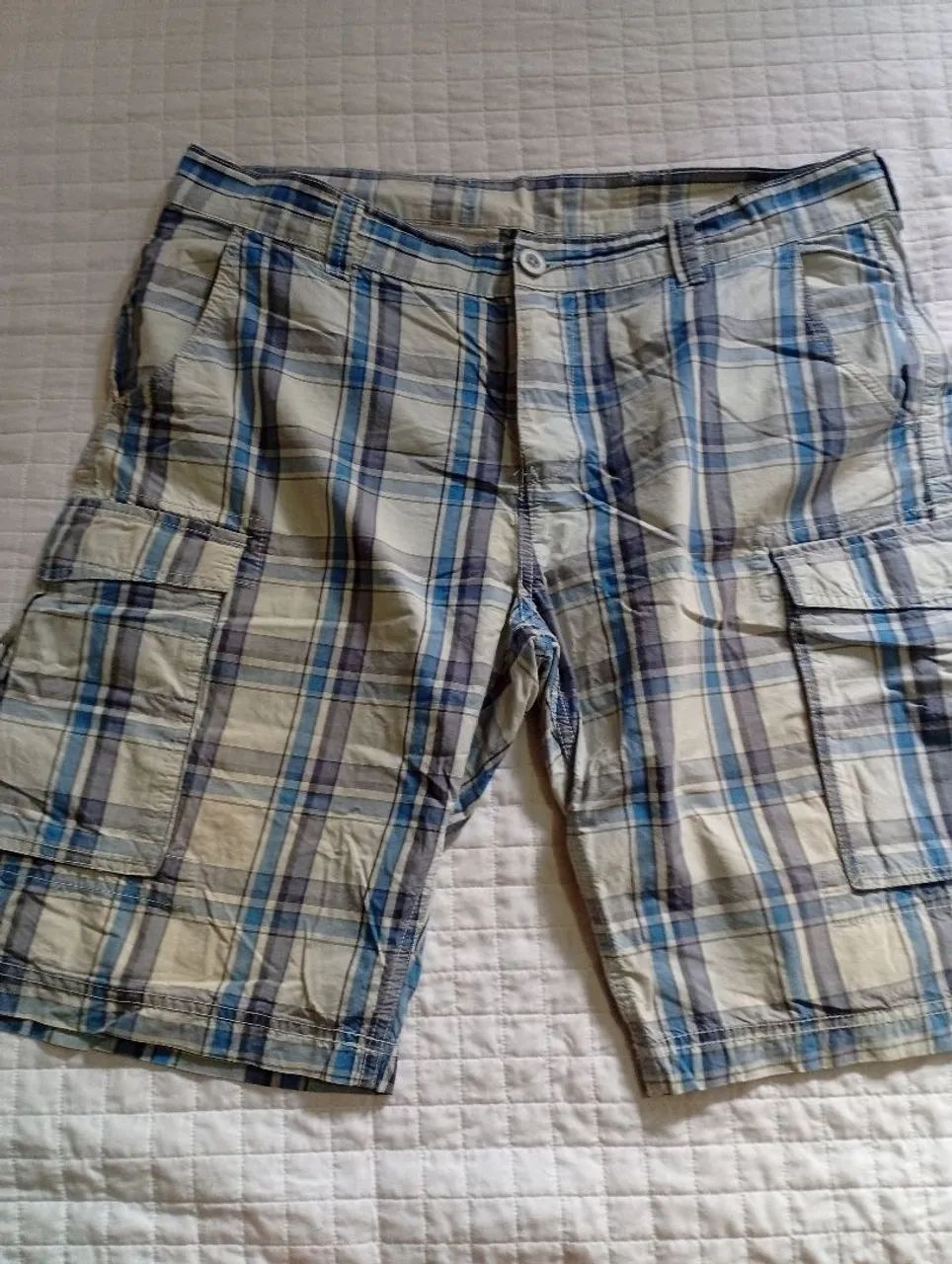 Bermuda masculina xadrez azul e branco 44/46 novinha!!!!!