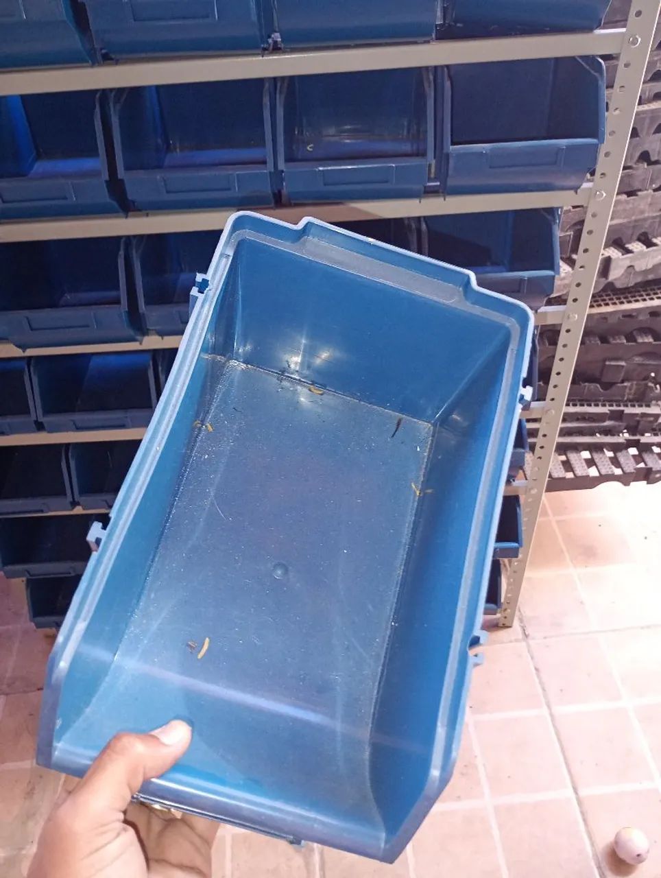 VENDO Paletes de Plástico e Prateleira Com Gavetas  - Foto 2