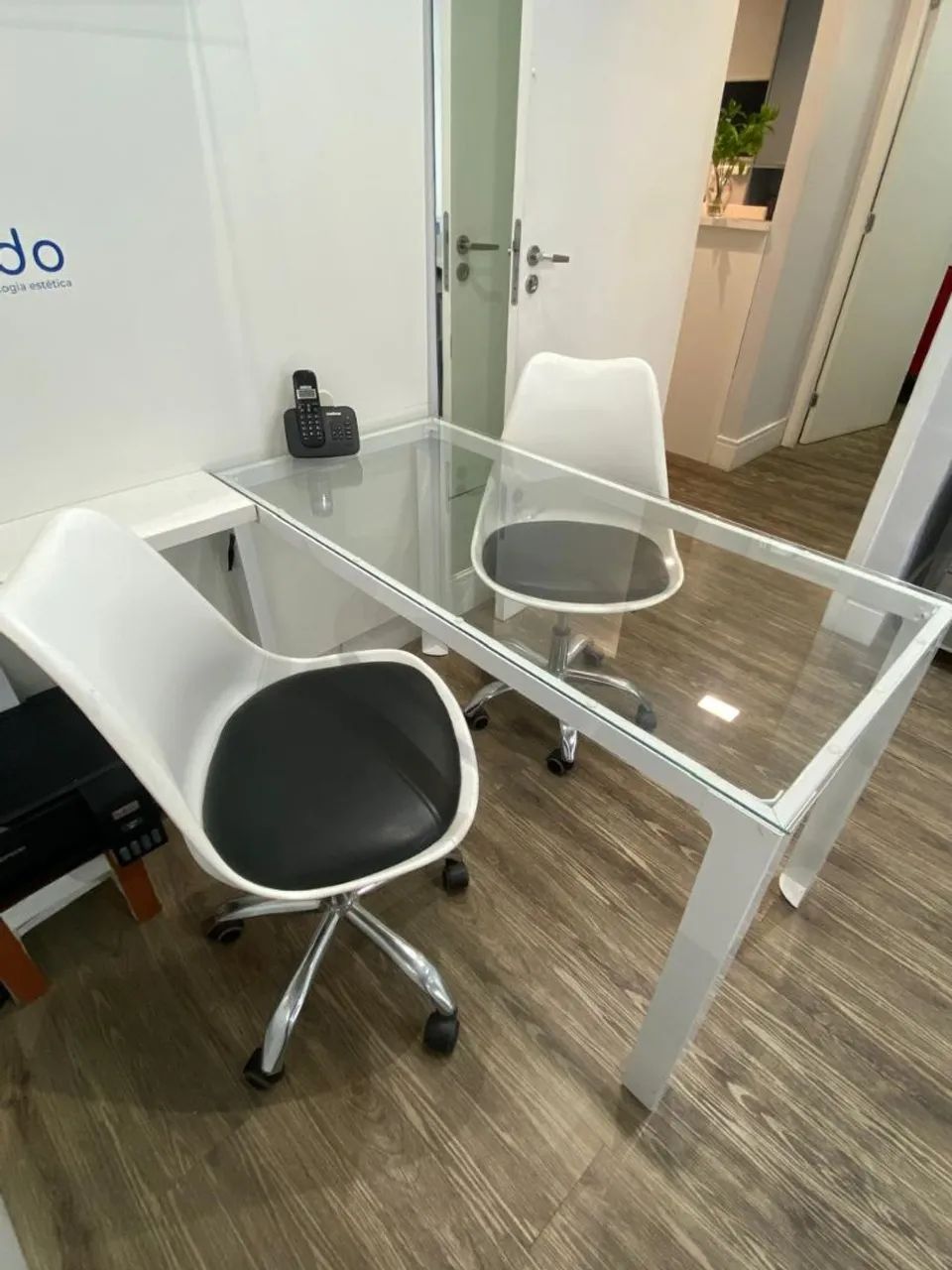 Mesa e cadeiras p escritório 