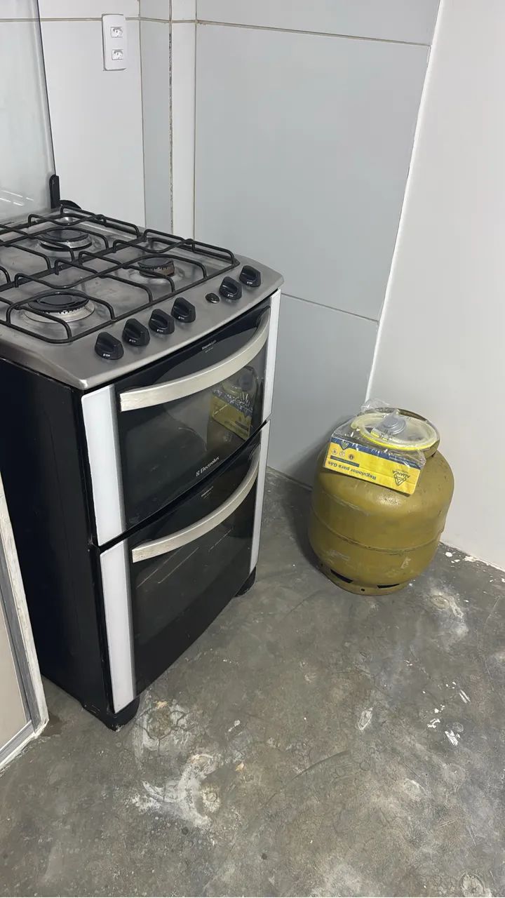 Fogão Eletrolux 4 boca e 2 Fornos